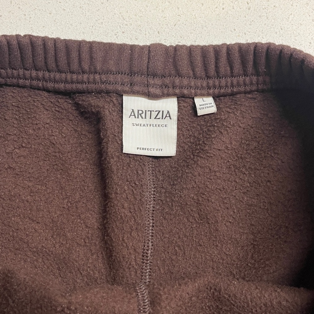 Aritzia Cozy Sweatfleece Perfect Hi-Rise Mini Short - Picture 5 of 6